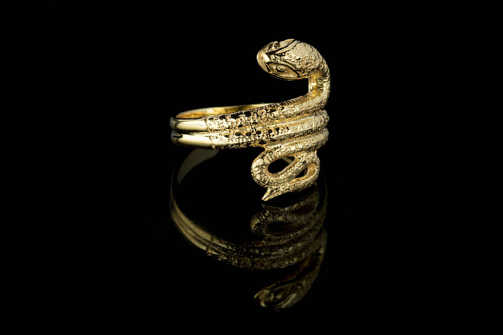 Snake ring golden