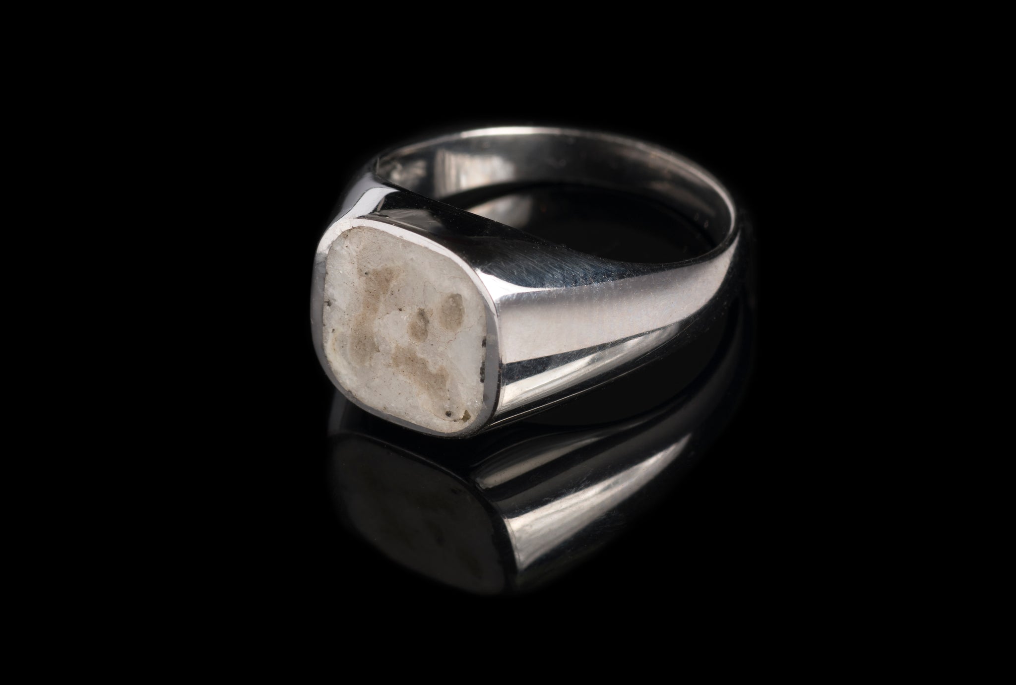 Cream Ring In Marble